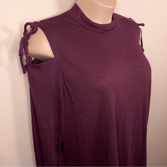 Size 22/24 Lane Bryant Burgundy Red Top Cold Shoulder Style High Neck Stretch - Picture 4 of 13